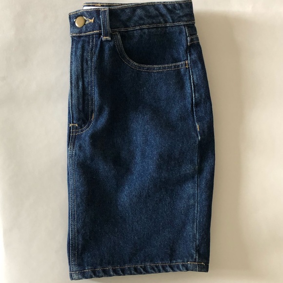 ✨SOLD✨American Apparel Denim Mini Skirt - Picture 3 of 5